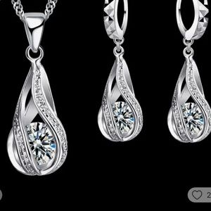 Beautiful 3 piece set: Caged Crystal Ball of matching Necklace & Drop Earrings❣️